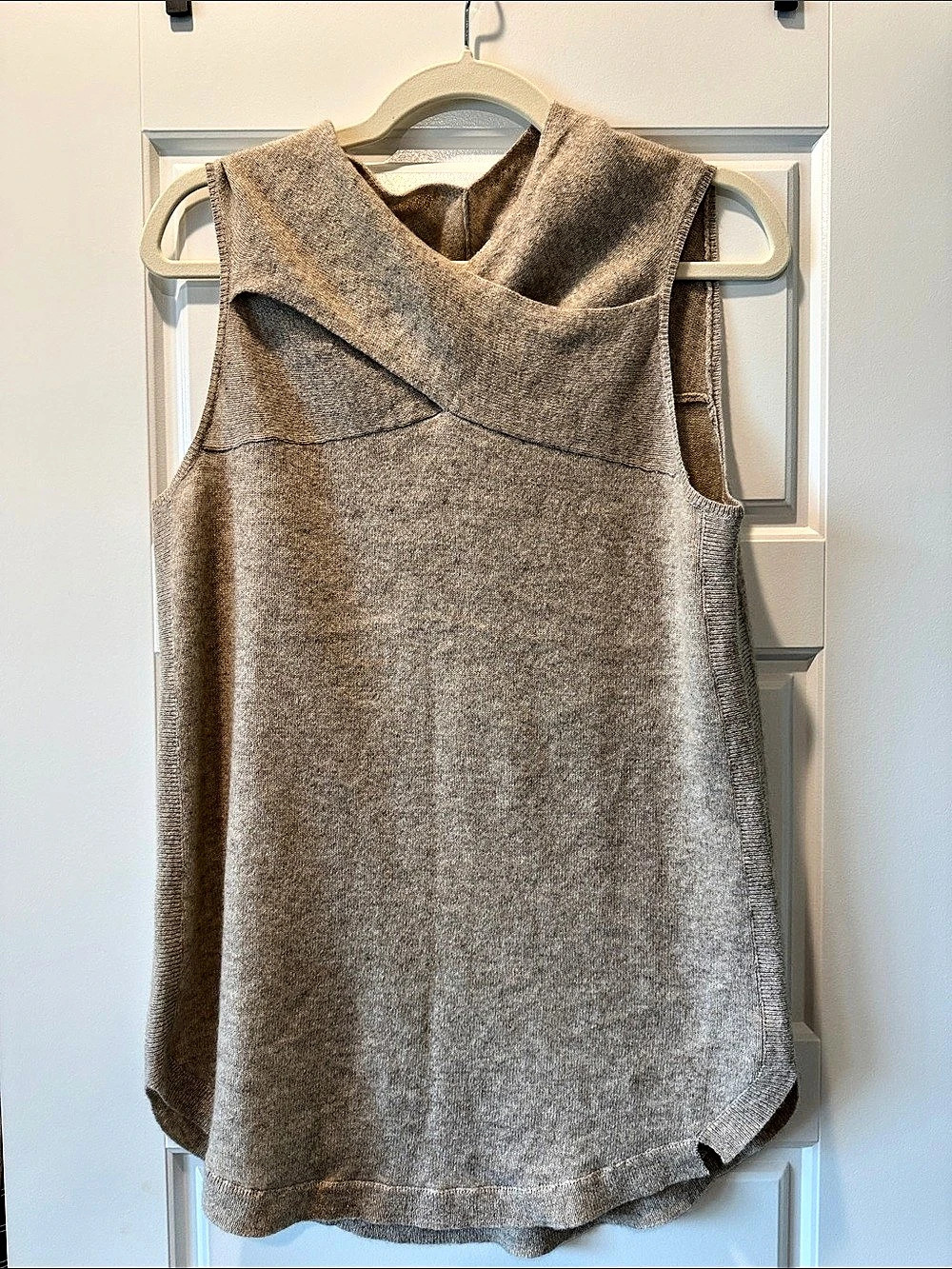 WHITE + WARREN Cashmere Sleeveless Top in Brown Size Small Like New